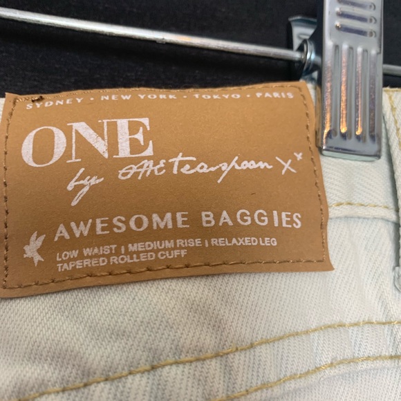 COPY - ONE TEASPOON | DISTRESSED BAGGY WHITE JEANS - Picture 8 of 8